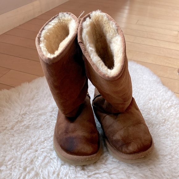 UGG boots - Picture 1 of 6